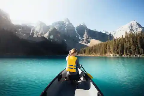 From Canmore/Banff: Moraine Lake & Lake Louise (2hours each)