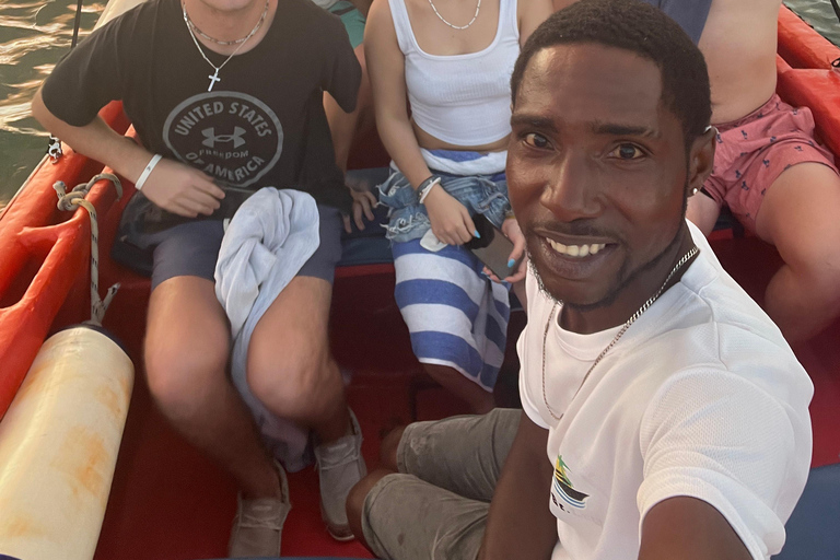 Soufriere: Private Sonnenuntergangs-Kreuzfahrt mit Getränken