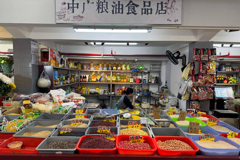 Shanghai: Local Food Market and Park Walking Tour