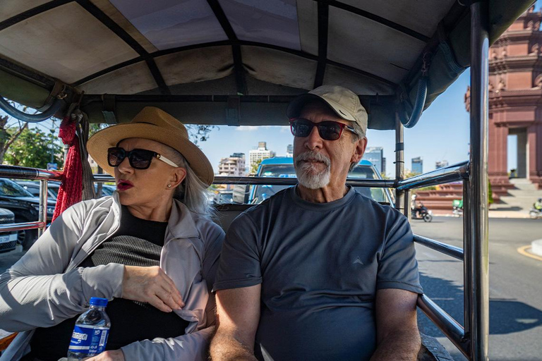Phnom Penh: Full Day Guided City Tour with Food & Street Art Haft Day: Phnom Penh City Guided Tour