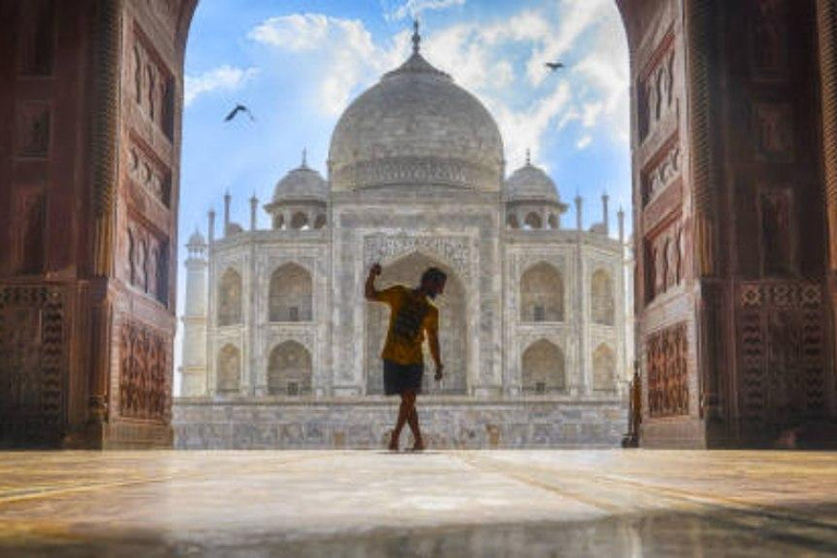 From Delhi: Taj Mahal Sunrise &amp; Agra Day Tour with TransfersPrivate Tour from Delhi with Car, Driver, and Guide Only