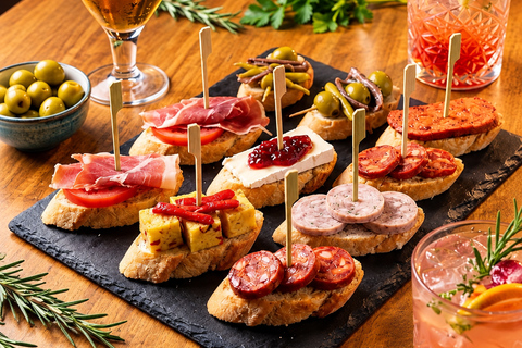 Barcelona: Private Cocktail-Making Class with Tapas