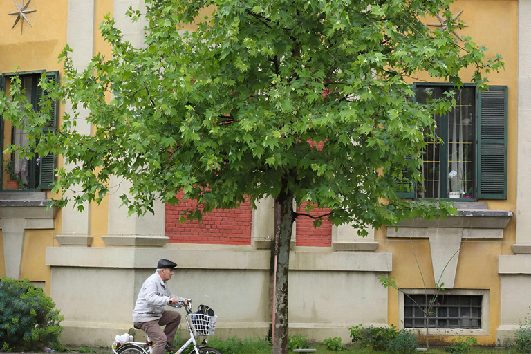 地拉那：探索共产主义时代与现代生活☕️私人观光