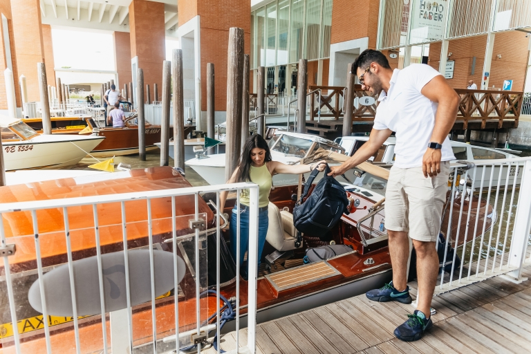 Venetië: rit met watertaxi vanaf luchthaven Marco PoloEnkele rit van hotel naar vliegveld, 's avonds