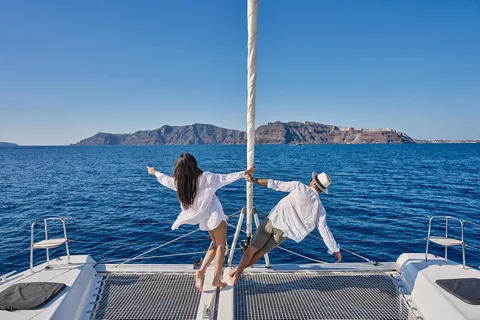 Santorini: Caldera Classic Catamaran Cruise w/ Meal & Drinks