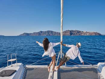 Santorini: Caldera Classic katamarancruise med måltid og drikke