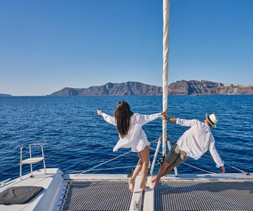 Santorini: Cruzeiro de Catamarã Clássico Caldera com Refeição e Bebidas