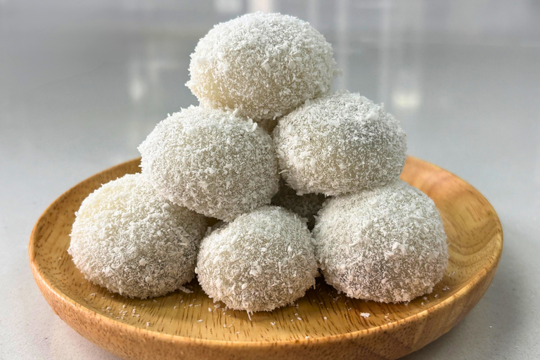 Guangzhou: Cooking Class Coconut Mochi DIY with Tea Tasting