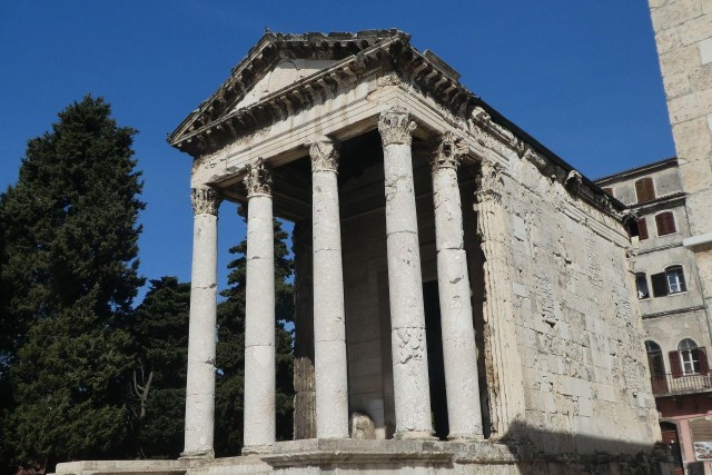 Visit Pula Private Walking Tour in Bale