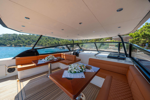 Yalıkavak: Private Yacht Cruise with Lunch & Drinks