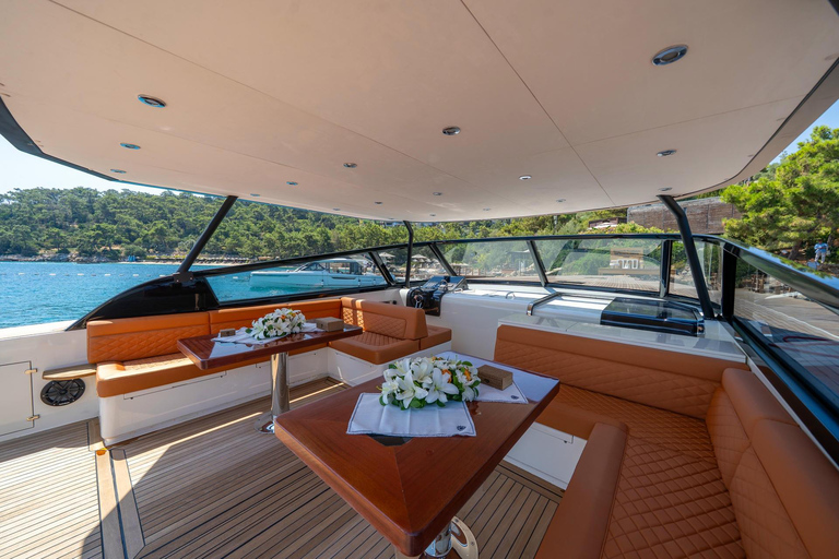 Yalıkavak: Private Yacht Cruise with Lunch & Drinks
