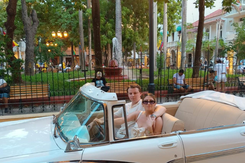 Tour privato in auto d'epoca a Cartagena