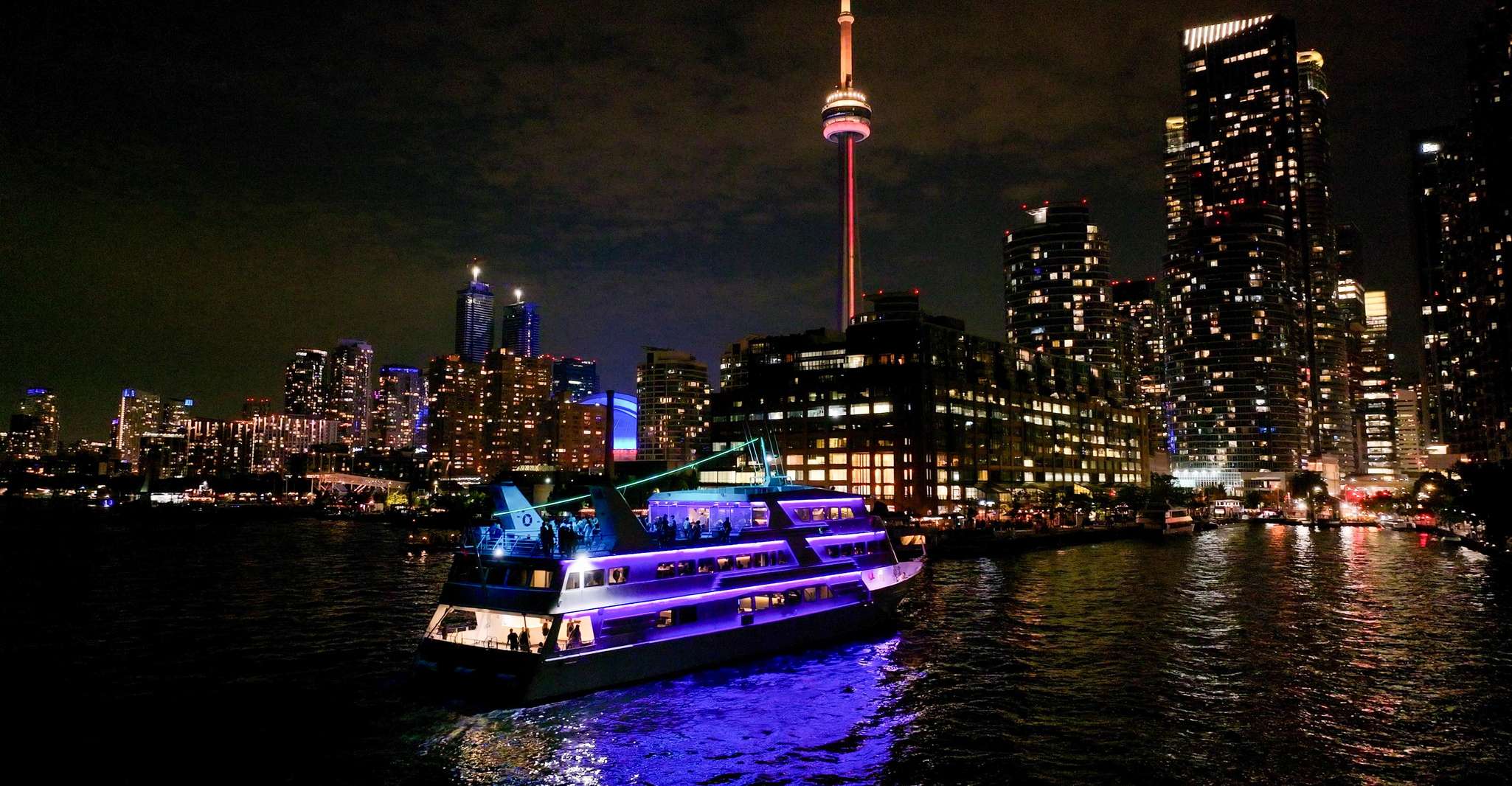 Toronto: Premium Harbor Cruise with Lunch, Brunch, or Dinner