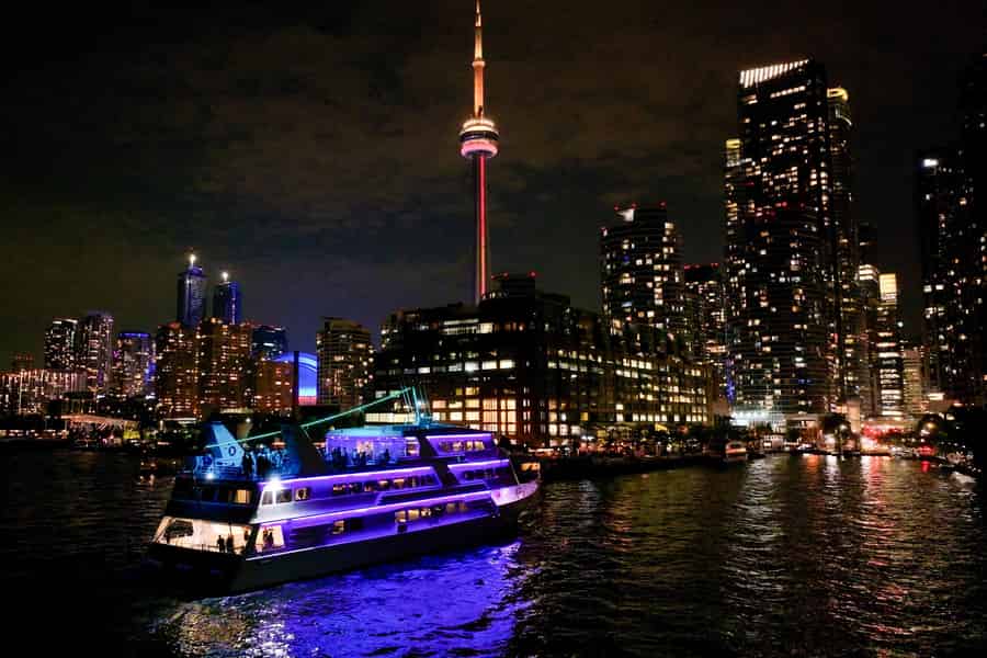 Toronto: Premium-Hafenrundfahrt mit Mittagessen, Brunch oder Abendessen. Foto: GetYourGuide Toronto: Premium-Hafenrundfahrt mit Mittagessen, Brunch oder Abendessen. Foto: GetYourGuide