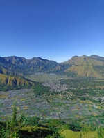 Mouvement de la colline en pleine journée - Housity