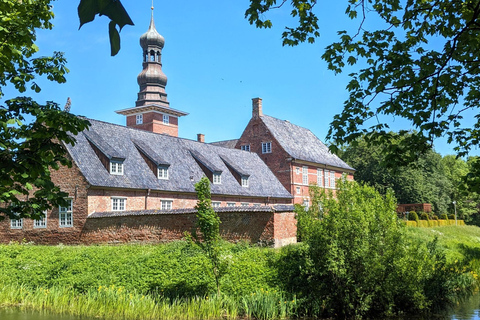 Husum: Cidade Antiga Romântica e Porto Tour guiado por você mesmo