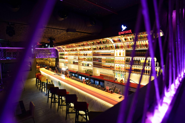 Experiencia guiada de pubs en Delhi: camina, bebe y repiteExperiencia guiada por los pubs de Delhi: camina, bebe y repite