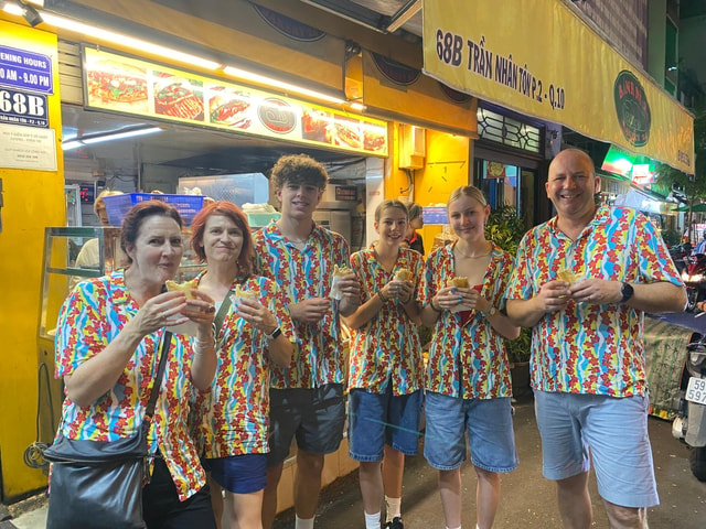 Ho Chi Minh City: Walking Food Tour with 13 Tastings