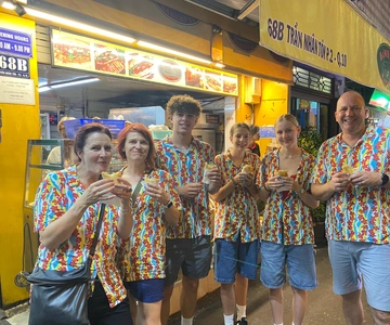Ho Chi Minh City: Walking Food Tour with 13 Tastings