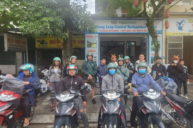 Hanoi:Bucle de Ha Giang de 3 días Easy Rider ( Parada en NinhBinh)