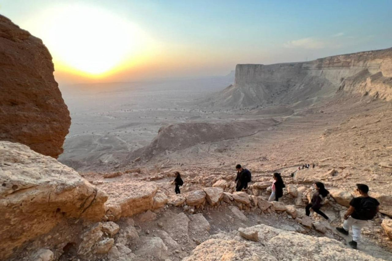 Riyadh: Edge of the World Hiking, Camel Ride, and Cave Tour