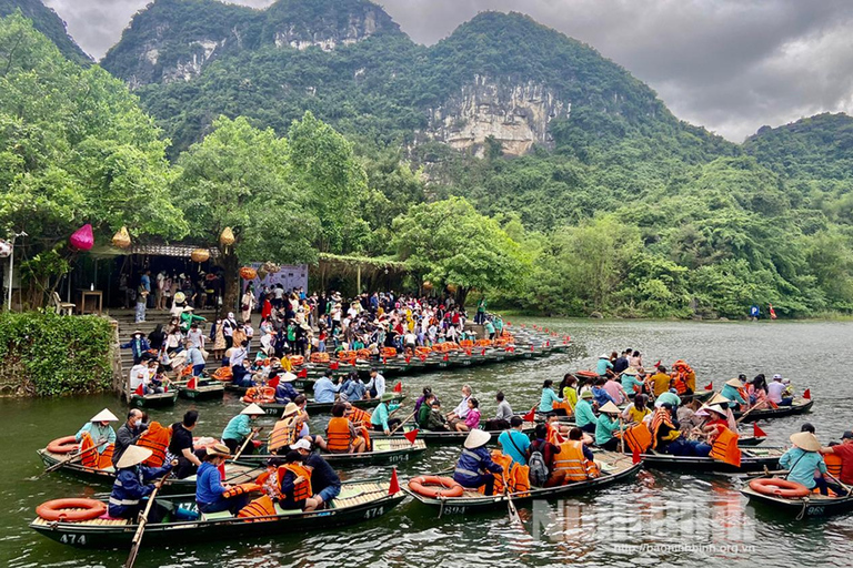 من نينه بينه: قارب ترانج آن وكهف موا وهوا لو وبيتش دونغ