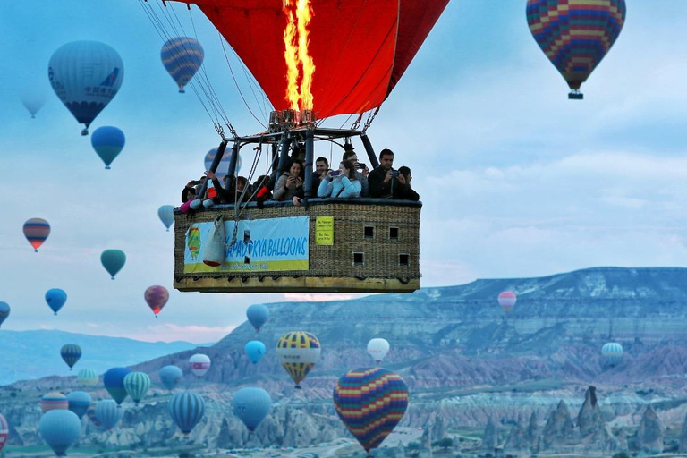 Depuis Istanbul : Excursion privée d&#039;une journée en Cappadoce avec volsForfait tout compris