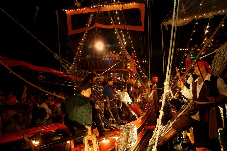 Cancun : Dîner-croisière sur le bateau pirate du Capitaine Crochet avec spectacle