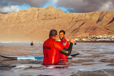 Lanzarote: Beginner's surfing lesson at Famara beach Package of 3 beginner surfing lessons (2 hours each)