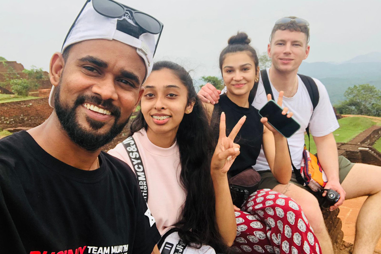 Passeio de Tuk Tuk de Kandy a Sigiriya