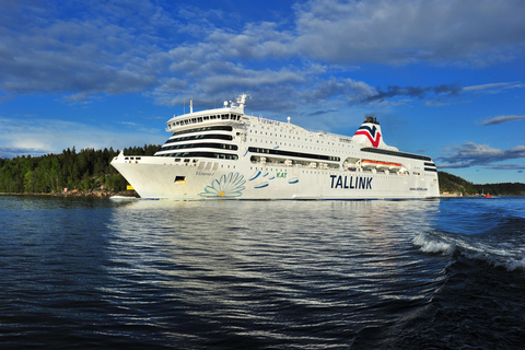Helsinki: Roundtrip Overnight Cruise to Tallinn with Cabin Deluxe Cabin for 1-2 Guests (Special Breakfast + Minibar)