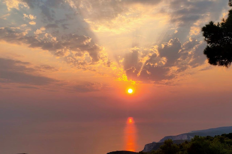 Zakynthos: Passeio ao pôr do sol nas cavernas de Agalas e no mirante de MyzithresZakynthos: excursão ao pôr do sol nas cavernas de Agalas e no mirante de Myzithres