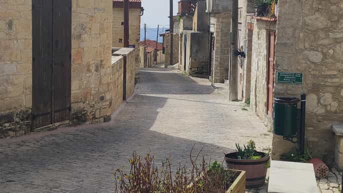 Paphos: Tour zu Dörfern im Troodos-Gebirge mit Weinprobe