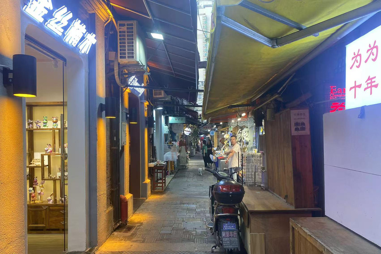 Explora el casco antiguo de Shanghai y el río Suzhou en bicicleta