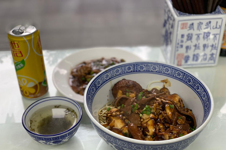 Spiritual Shanghai: Longhua Temple Tour with Food Tasting