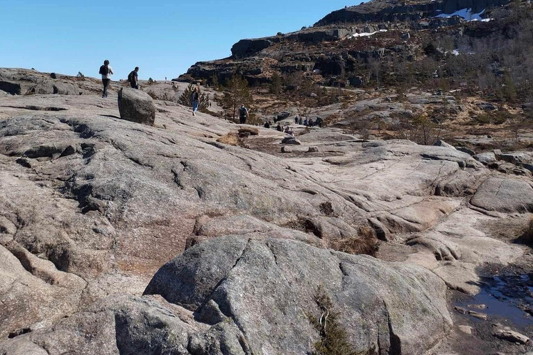 Preikestolen avec prise en charge à l&#039;hôtel ou au bateau avec guide