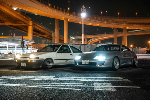 Tokio y Daikoku de noche en un Skyline 34 de Fast and FuriousGrupo privado