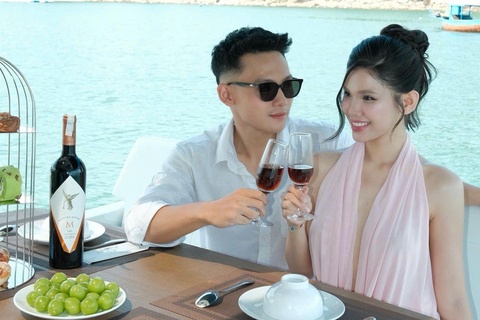 Da Nang: Private Luxury Yacht & Dragon Bridge Fire Show Luxury 2-Hour Ocean Mansion Yacht Charter – 4-Bedroom Bliss