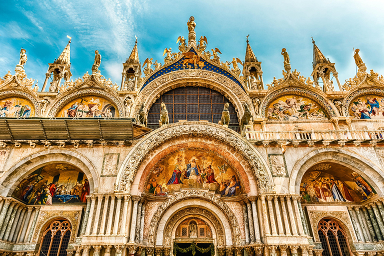 Venezia: Tour della Basilica di San Marco con terrazza ad accesso prioritarioTour guidato della Basilica di San Marco e del Palazzo Ducale in inglese