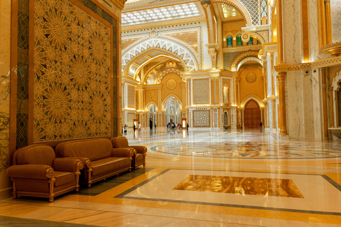 Explore Abu Dhabi: 2-Day Cultural Journey from DubaiShared Tour in Spanish