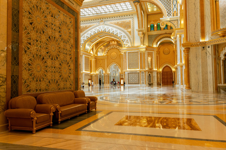 Explore Abu Dhabi: 2-Day Cultural Journey from DubaiShared Tour in Spanish