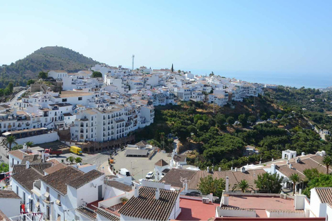 Málaga: Excursión de un día a Frigiliana y Nerja con vino y tapasDesde Benalmádena Solymar