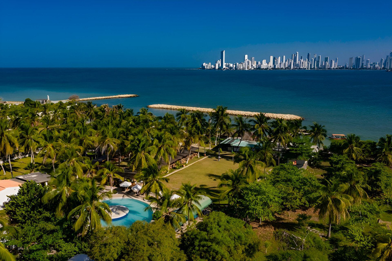 Cartagena: Palmarito Beachclub with Pool, Kayak and paddle! Cartagena: Palmarito Beachclub in Tierra Bomba with Buffet