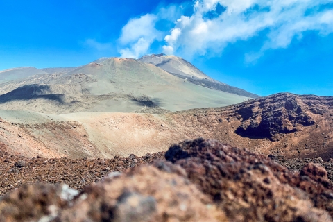 Nicolosi : téléphérique de l'Etna, excursion en 4x4 et randonnéeNicolosi : excursion en téléphérique à 3 000 m sur l'Etna