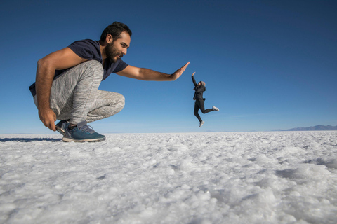 Da La Paz: Tour di 2 giorni delle Saline di Uyuni con trasferimenti in autobus