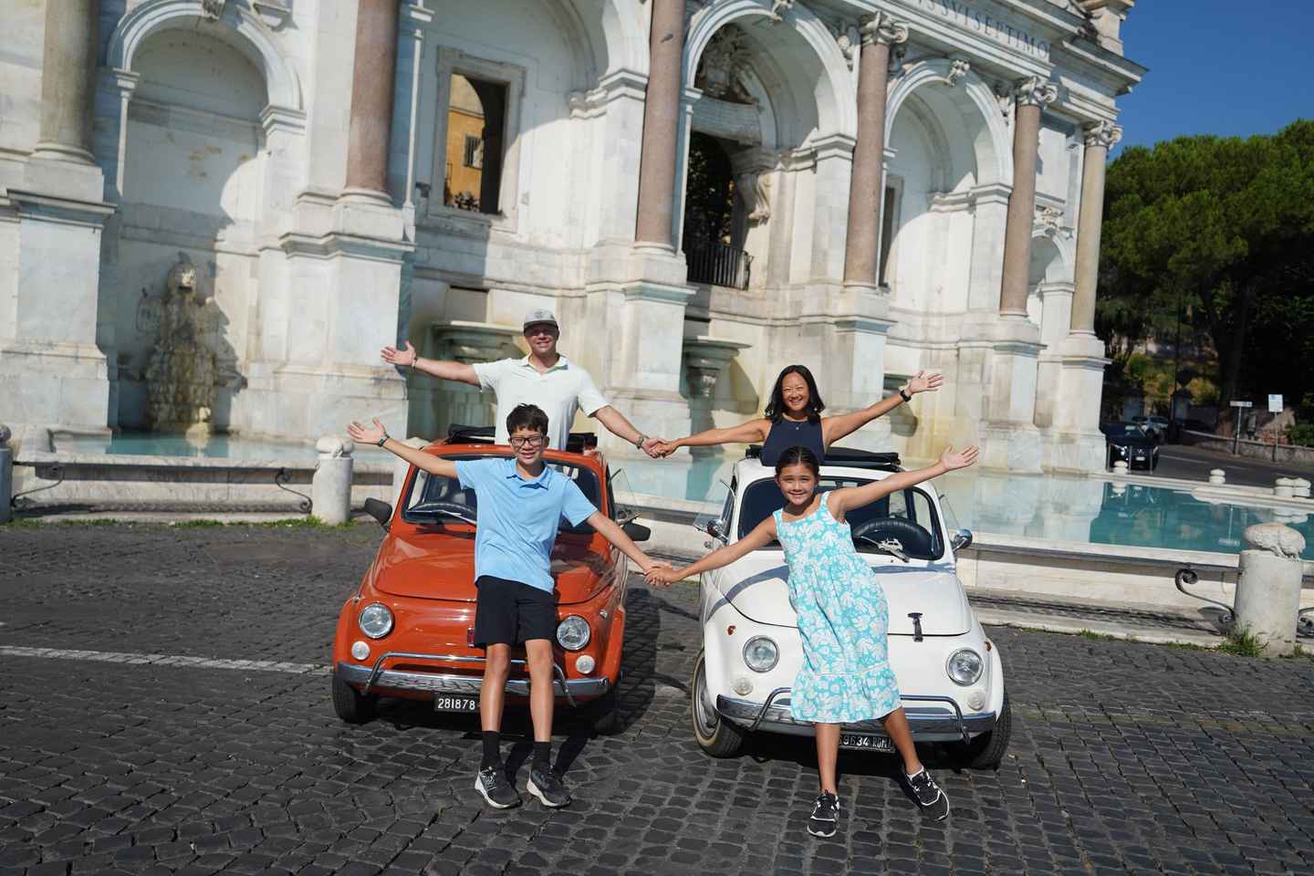 Rome: Photography service with Vintage Fiat 500 Tour