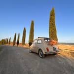 Volterra: aperitivo in vigna con una Fiat 500