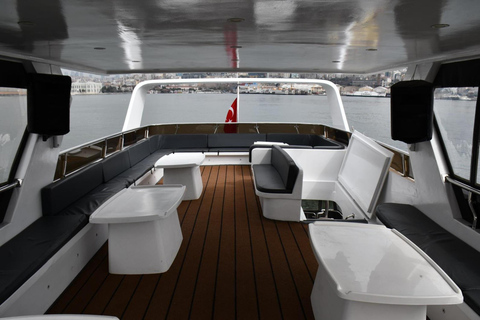 Istanbul: Bosphorus Sunset Yacht Cruise with Snacks Bosphorus Small Group Sunset Yacht Cruise with Snacks