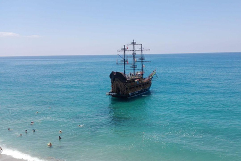 Excursión en barco pirata por Alanya con cuevas marinas y vistas de la costaPIRATA + AMANECER 2 HORAS DE VIAJE