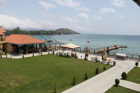 From Yerevan: Private Transfer to Tbilisi with 2 Stops